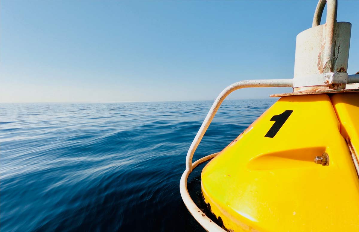 alt="les conditions indispensables a remplir et le materiel indispensable pour une randonnee kayak en mer avec calanques immersion"